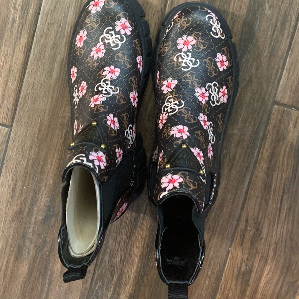NWT Brand New Guess Size 7 Boots. Never worn adorable boots 💕 - Picture 2 of 5